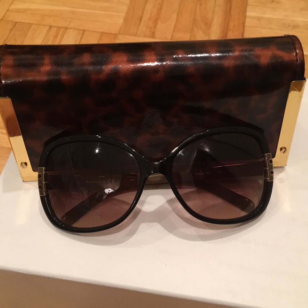 Tory Burch Logo T Sunglasses